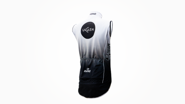 Gilet technique à manches courtes dégradé noir et gris, orné du logo du club.