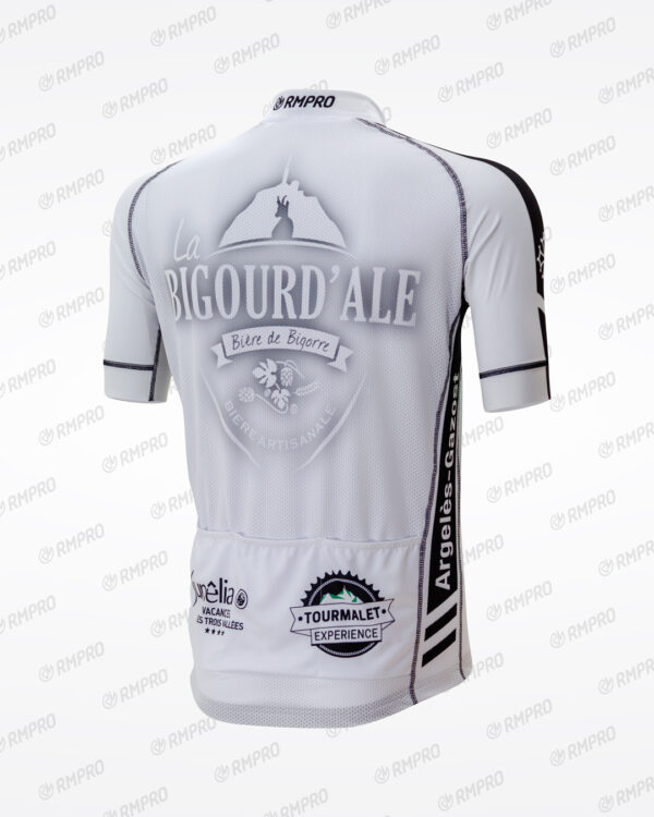 Maillot de cyclisme blanc avec logos personnalisés et design artistique sur le dos.