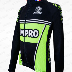 Veste technique à manches longues noire et verte avec logo personnalisé et détails de club.