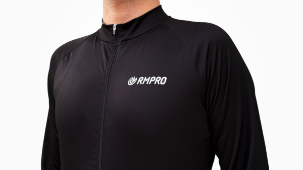 Maillot à manches longues noir avec zip et logo RMPRO, conçu pour le cyclisme.