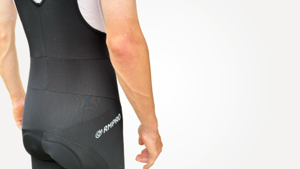 Cuissard technique noir de cyclisme avec détails de confort et logo visible.