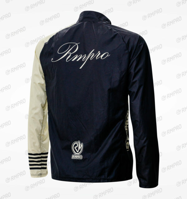 Veste coupe-vent noire et beige avec logo Rmpro, conçue pour le cyclisme et personnalisable.
