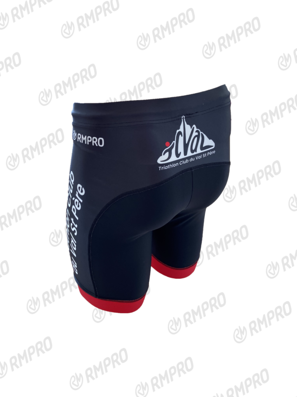 Cuissard technique noir avec éléments rouges et logo du Triathlon Club du Val St Père.