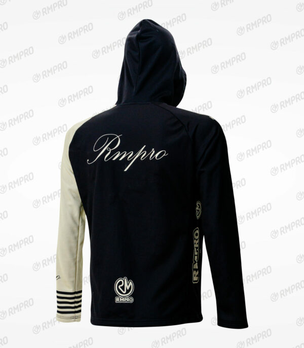 Maillot à capuche manches longues personnalisé en noir et blanc avec logo.