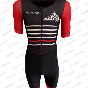 Combinaison de triathlon noire et rouge avec logo personnalisé et rayures blanches.