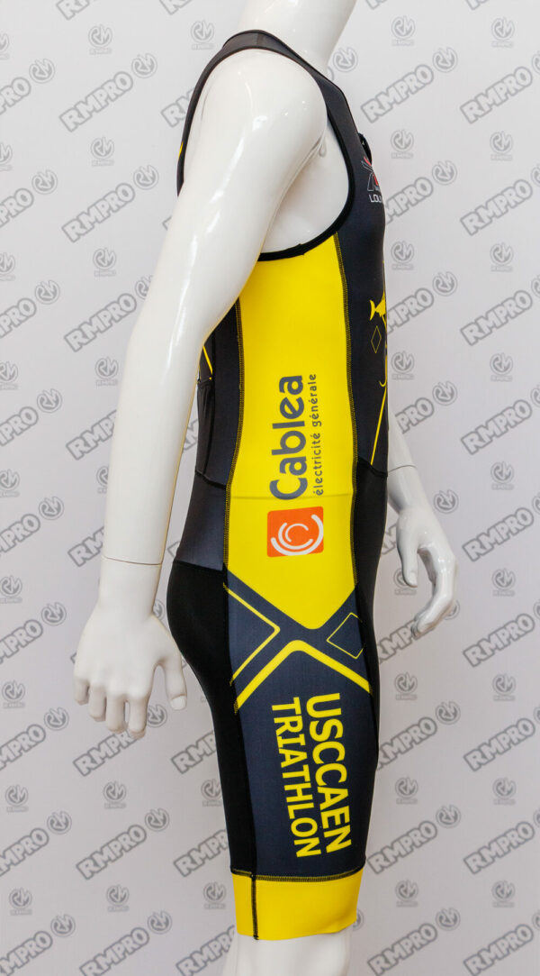 Débardeur de triathlon noir et jaune aux couleurs personnalisées du club USC Caen.
