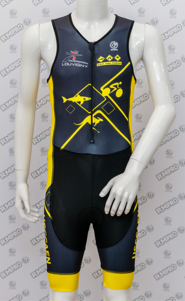 Débardeur de triathlon personnalisé noir et jaune avec logos de club sur mannequin.