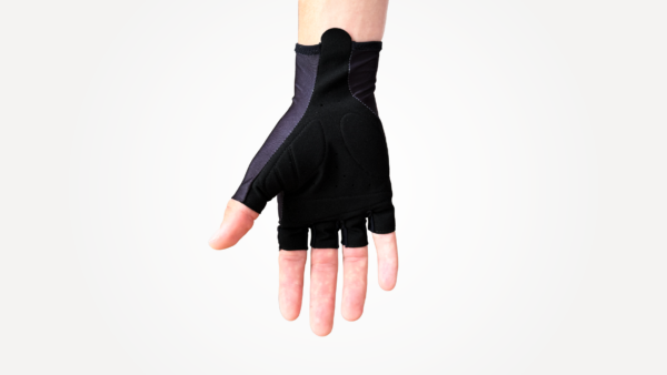 Gant de cyclisme aéré en noir, conçu pour un confort optimal et une bonne adhérence.