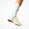 Couvre-chaussures Aéro blancs, adaptés pour le cyclisme, avec design technique et sobre.