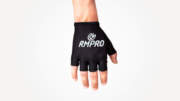 Gants de cyclisme noirs avec logo RMPRO, adaptés pour une meilleure adhérence et confort en course.