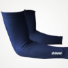 Manchons de bras bleu marine technique, personnalisables avec logo de club.