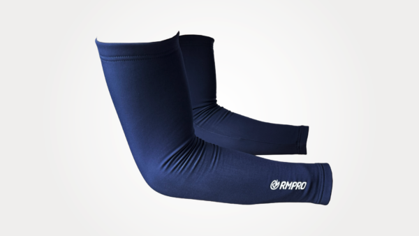 Manchons de bras bleu marine technique, personnalisables avec logo de club.