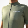 Maillot manches courtes vert technique avec fermeture éclair et logo RMPRO.