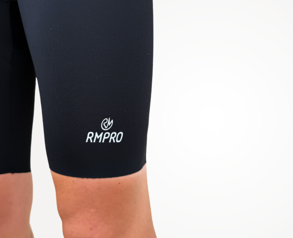 Cuissard technique noir avec logo RMPRO, offrant un ajustement optimal pour le cyclisme.